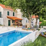 Villa Eterna 1806 *