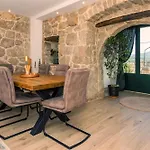 Eterna 1806 Villa