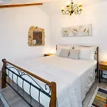 Eterna 1806 Villa