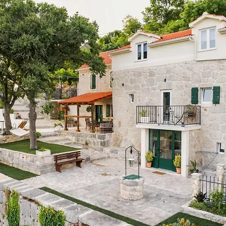 Eterna 1806 Villa